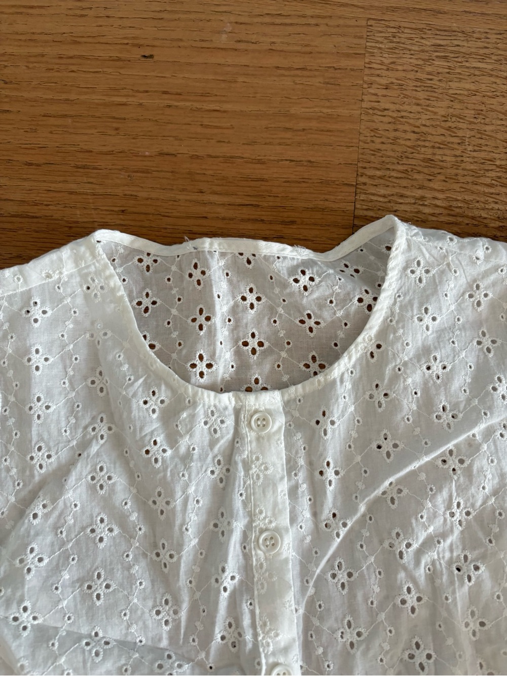 White Eyelet lioness set - Picture 3 of 4